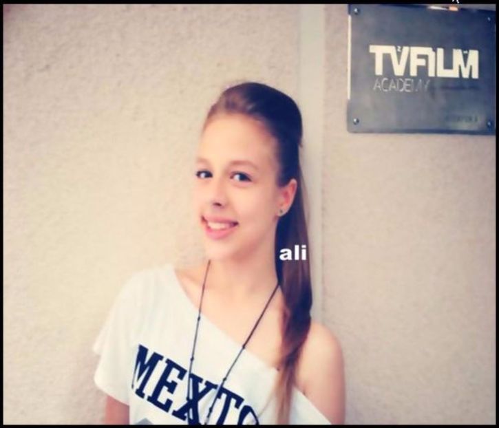 104809366_LIBQWSH3 - alte vedete