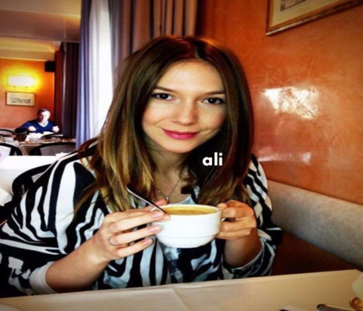 104821150_DKDPJML3 - raluca - viata reala