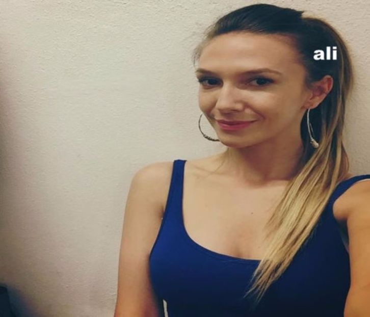 105071944_NIRSMSQ - raluca - viata reala