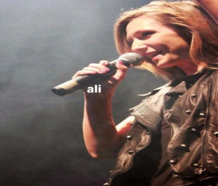 105876424_MUHLSTB3 - raluca - viata reala