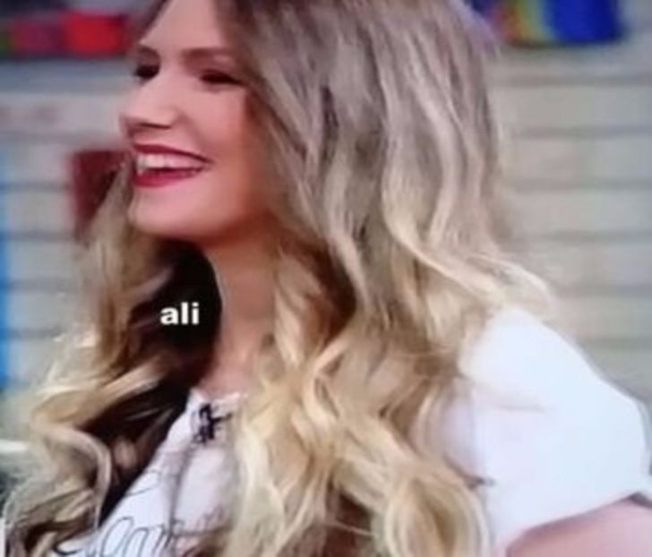 108651438_KZSHDFZ3 - raluca - viata reala