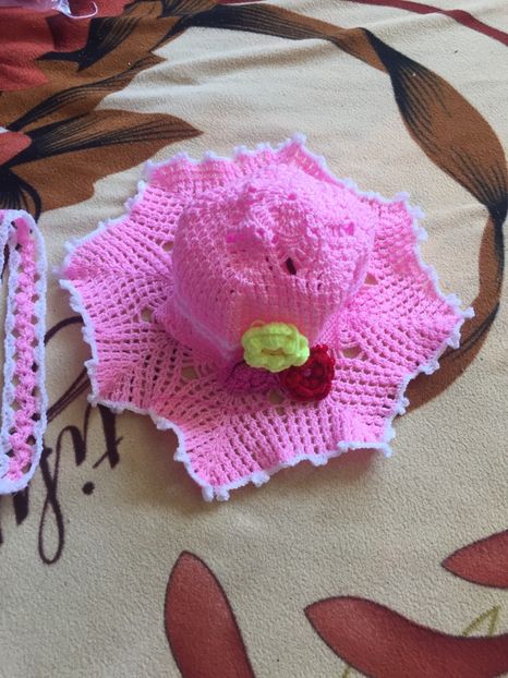  - Haine și jucării lucrate manual