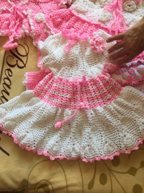  - Haine și jucării lucrate manual