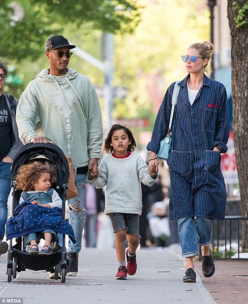 3FEF7C8600000578-4474024-image-a-26_1493911848042 - doutzen kores s