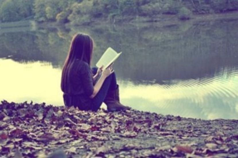 reading in nature - poze ARTISTICE