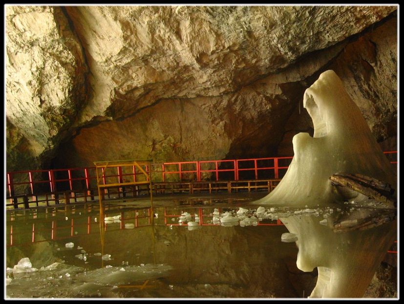 Pestera Scarisoara - Jud. Alba - In maruntaiele pamantului