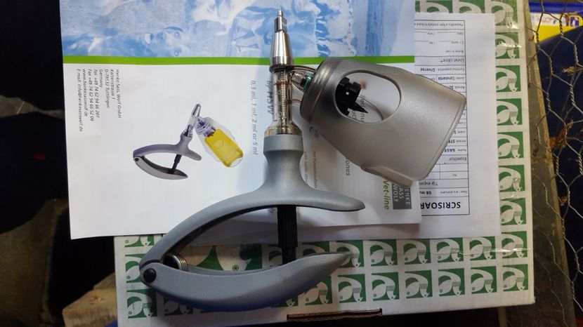 PISTOL VACCIN - 4 Porumbei