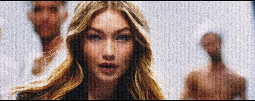 — isteric, apucând din nou tava aflată pe masă. Mă întorc numaidecât pe călcâie, trecând apoi - Ep01 l Touch your body with mine