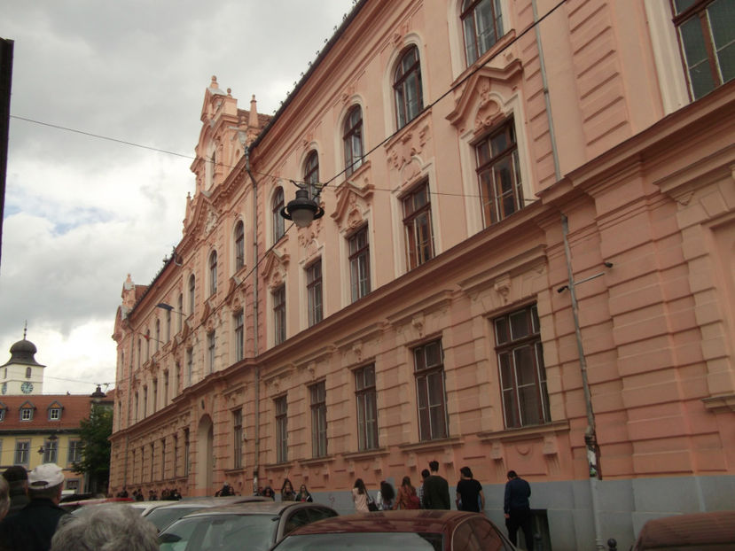 cladirea unui liceu - Excursie de o zi in SIBIU
