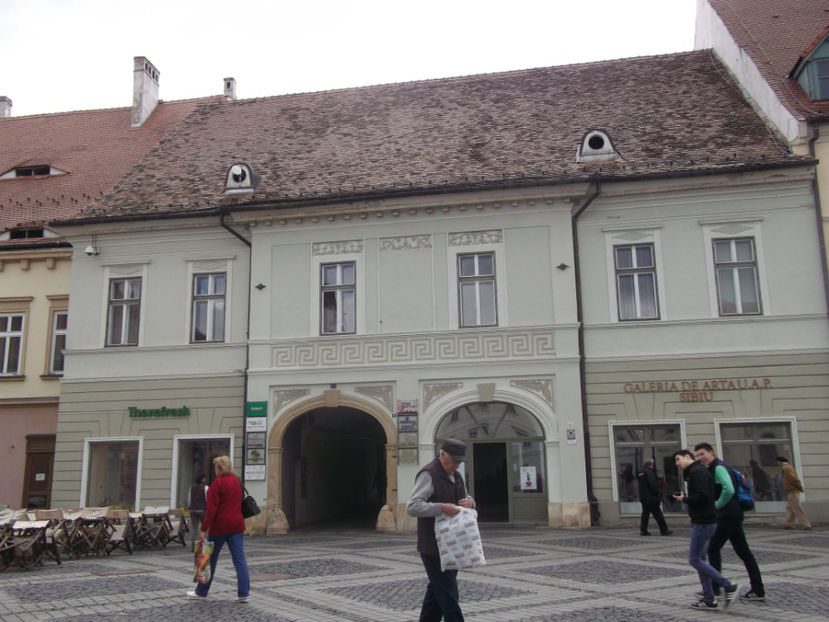 cladiri in jurul pietei, deosebite - Excursie de o zi in SIBIU