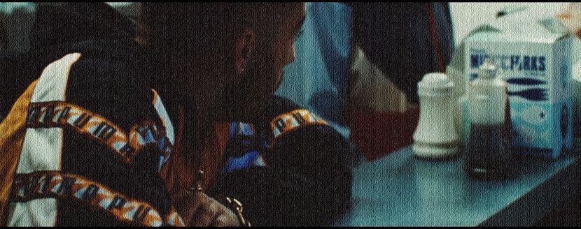 — Tăcerea pune stăpânire pe ambii pentru următoarele secunde în ciuda aglomeraţiei şi - Ep01 l Touch your body with mine