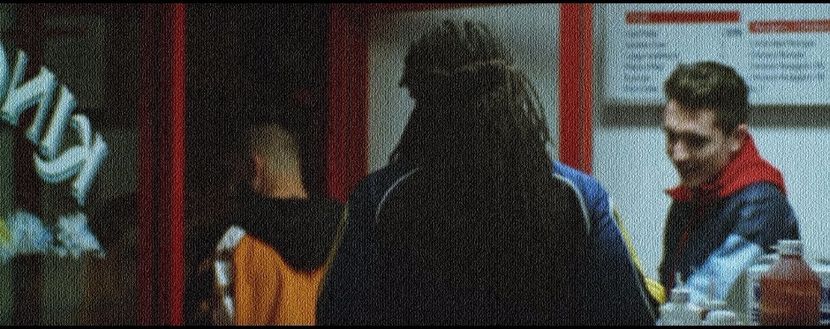 — lângă care treceam, reuşesc să scot din interiorul buzunarului interior jachetei foiţa. Rapid şi c - Ep01 l Touch your body with mine
