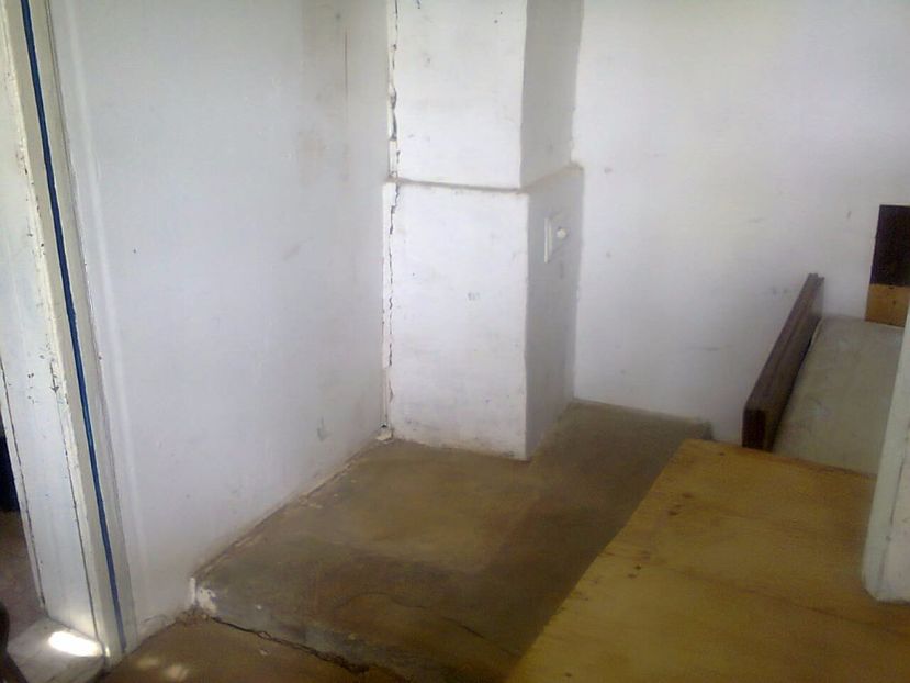 Aici a fost o soba de teracota care a fost demolata azi in 2 mai! - 2017 RENOVARE CABANA DE LA GRADINA 2 - 17 mai