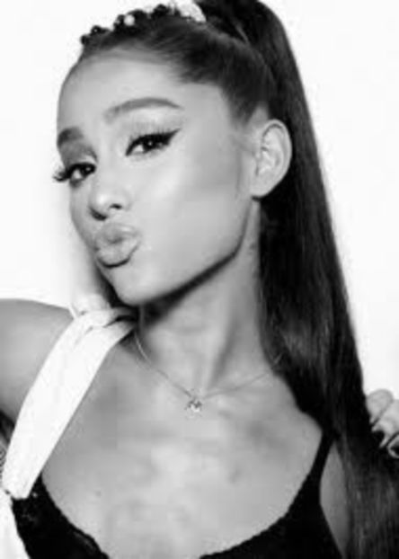  - Ariana Grande pareri