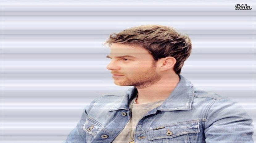 - *se uita la ea si zambeste* Esti, esti, dar acum vorbeste vinul pentru tine... Hai mai bine - xo - Episode 02