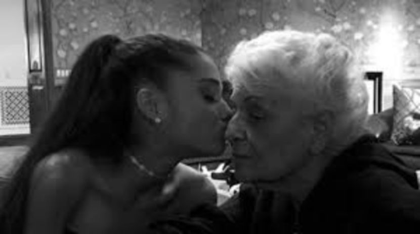  - Ariana Grande cute photos