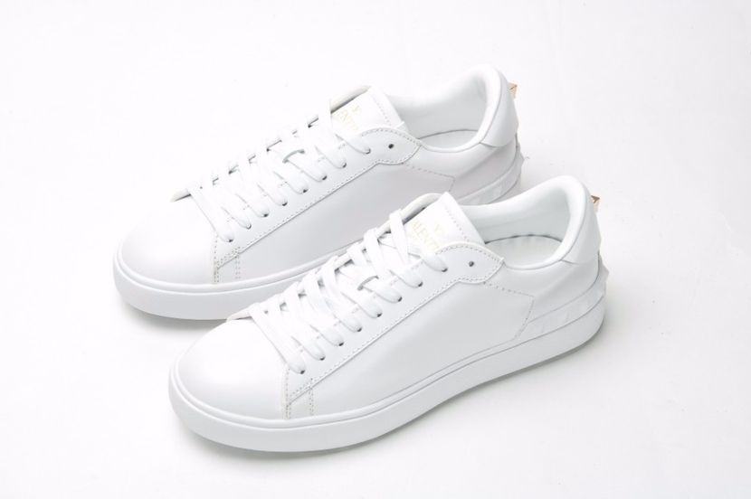 ElisaDindiri - E-Alege tenesii care vrei sa-i porti