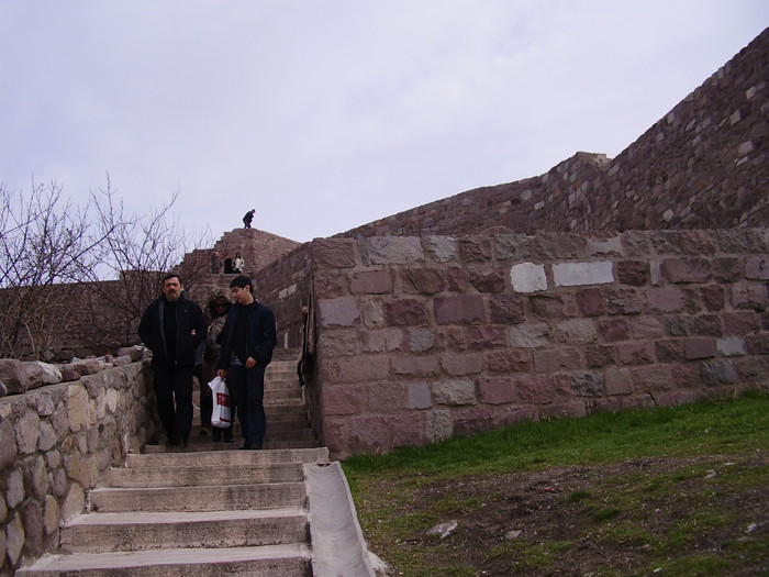 Castelul; Castelul a fost construit in epoca romana
