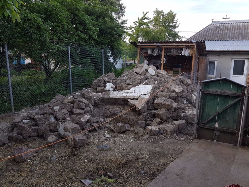 demolarea constructiei vechi - 0----------------HALA IEPURI