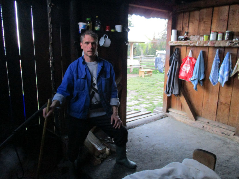 Mestecam in Ceaun la tocana - Urcatul la Stana Dealul Alb 2017 primavara