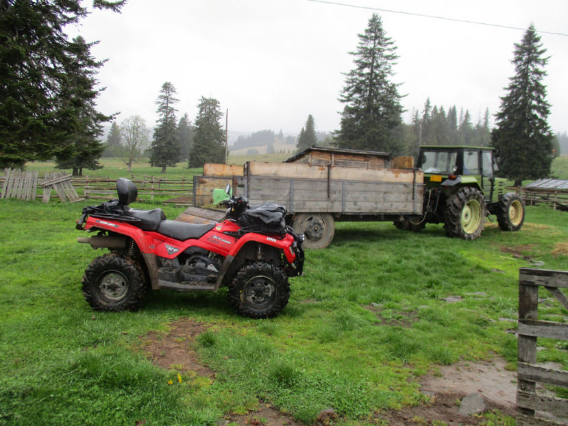 Tractorul si ATV-ul - Urcatul la Stana Dealul Alb 2017 primavara