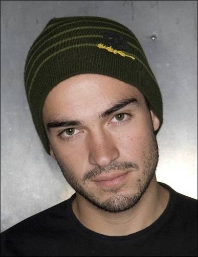 Alfonso Herrera (37)