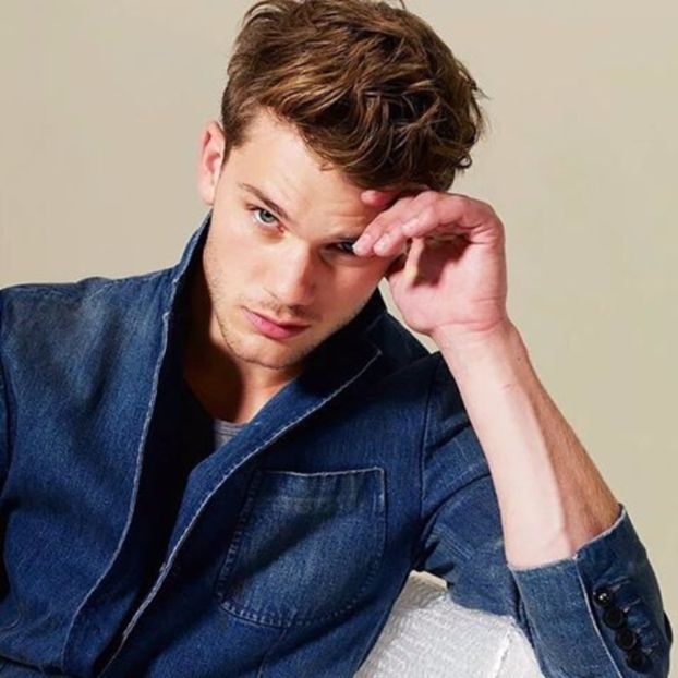 Jeremy Irvine (1) - Jeremy Irvine