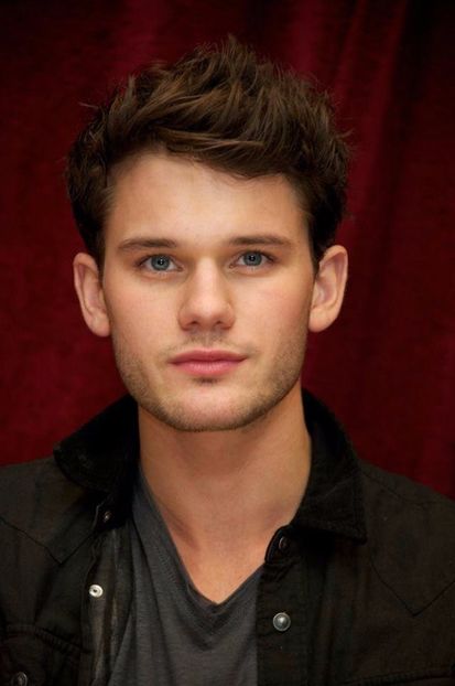 Jeremy Irvine (6) - Jeremy Irvine