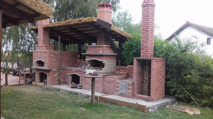K11 - Cuptor gratar plita si afumatoare la Pensiunea Karla din Crisan