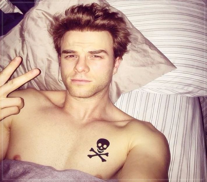 - Mă opresc puțin ca să plâng, dar o să revin cu continuarea............ - here - episode 52 - done