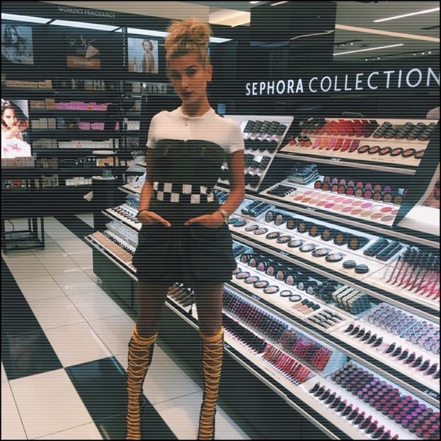 ·▪ͅ❛̈uͅͅoͅͅʇͅͅɥͅͅıͅͅuͅɓͅ◊█̺ๅ̺̺ı̺̺ʞ̺ǝ̺ὗṩ٭̬͔;. Tresare datorită faptului că nu o văzuse pe Doutzen cân - 01 x strawberry champagne on ice