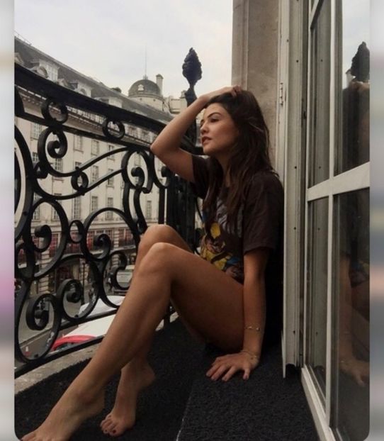large (23) - danielle campbell