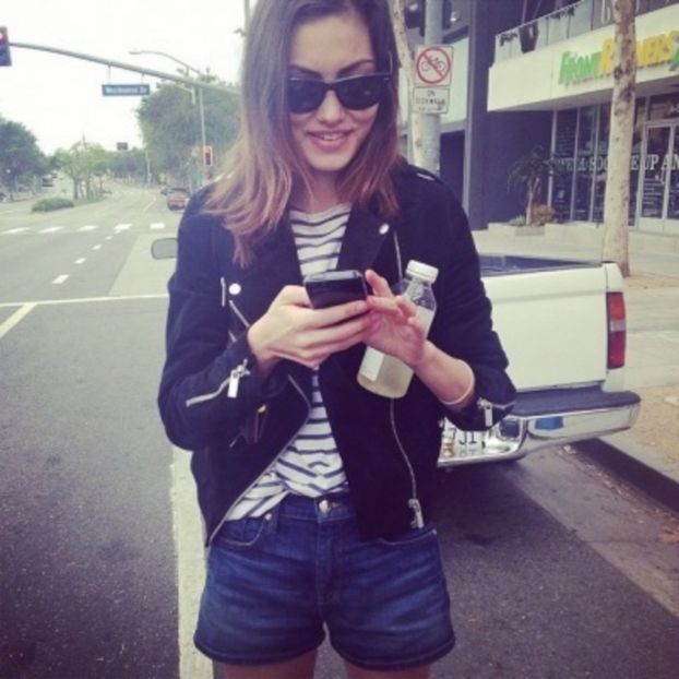 large (9) - phoebe tonkin