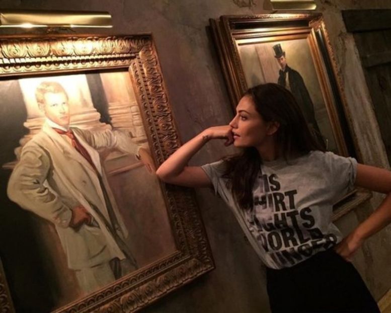 large (10) - phoebe tonkin