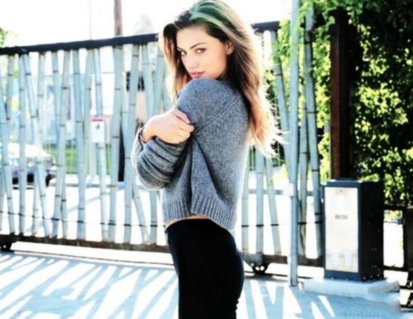 large (12) - phoebe tonkin