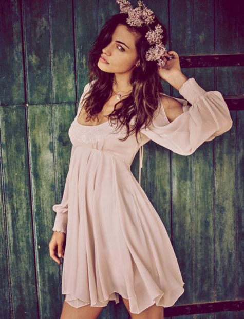 large (35) - phoebe tonkin