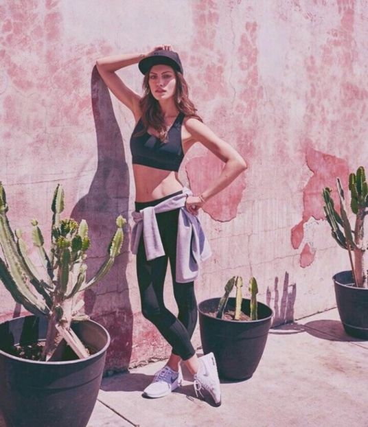 large (39) - phoebe tonkin