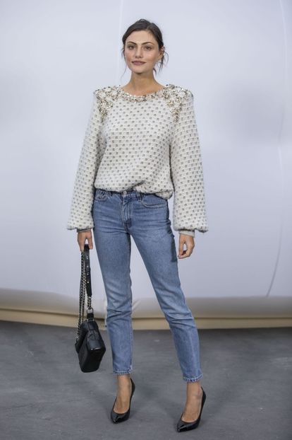 phoebe-tonkin-at-chanel-autumn-winter-fashion-show-paris-_7 - phoebe tonkin
