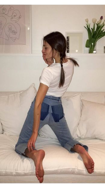 Phoebe-Tonkin-Feet-2531310 - phoebe tonkin
