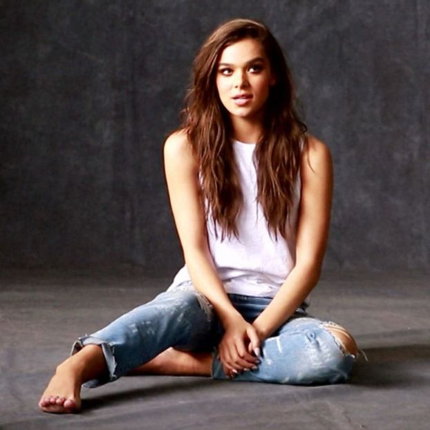 Hailee-Steinfeld-Feet-2748385 - hailee steinfelddd