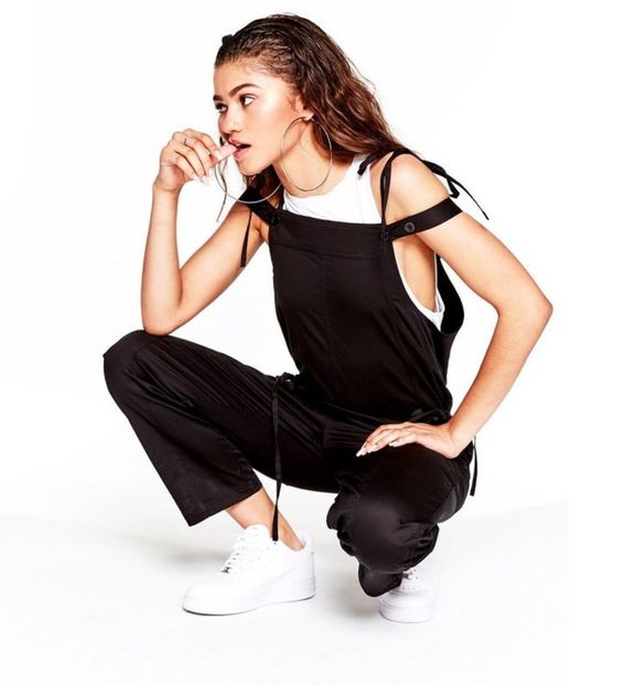844d9f8fcc6c60b5040b88b404b10f60 - zendaya