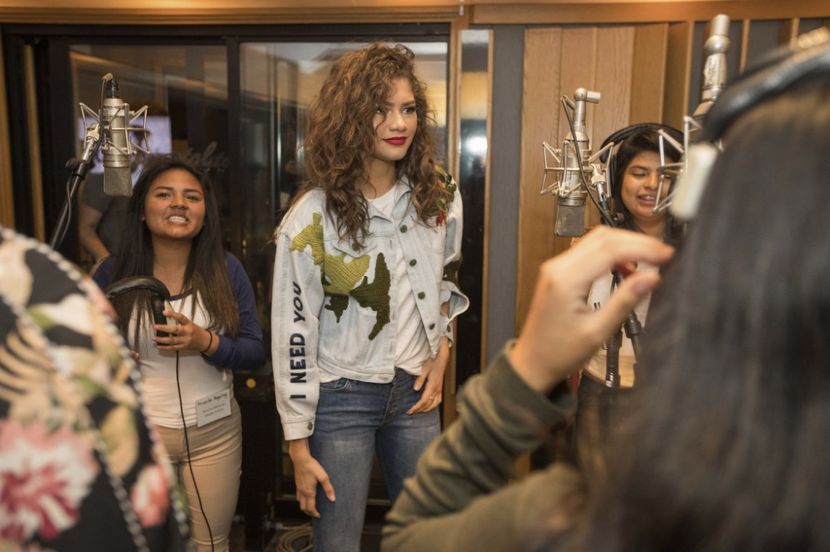 df26320a8a6be02c_Verizon_Media_Event_INVL_3 - zendaya