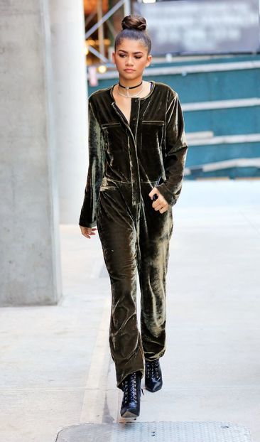 spl1412697_012 - zendaya
