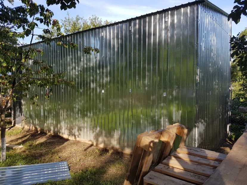 capacitate cca. 400 baloti - 0---------------ADAPOST BALOTI