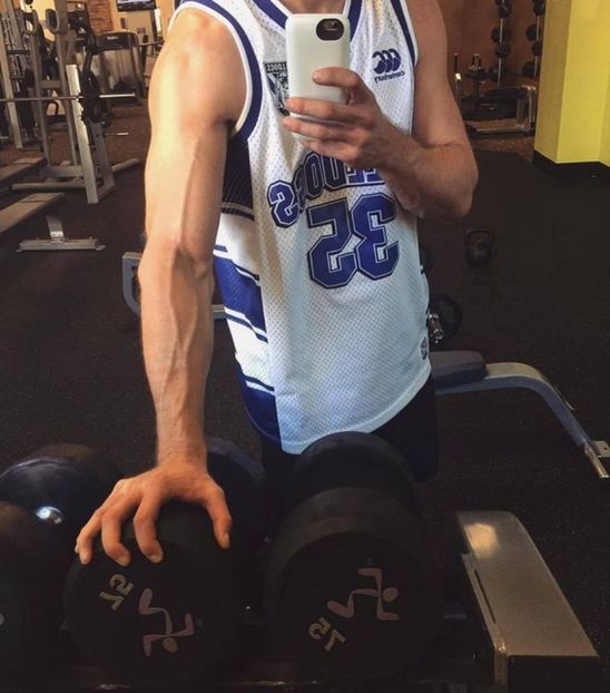 CaOlKfSWIAAmZTF - nathaniel buzolic