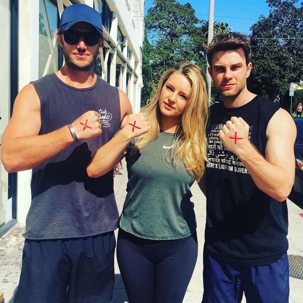 CcFhYbkWEAEaiip - nathaniel buzolic
