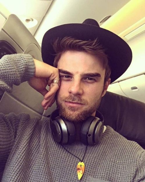 CiN_0GOXIAAMn6b - nathaniel buzolic