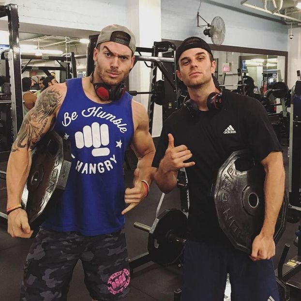 CqpWIN2XEAApGri - nathaniel buzolic