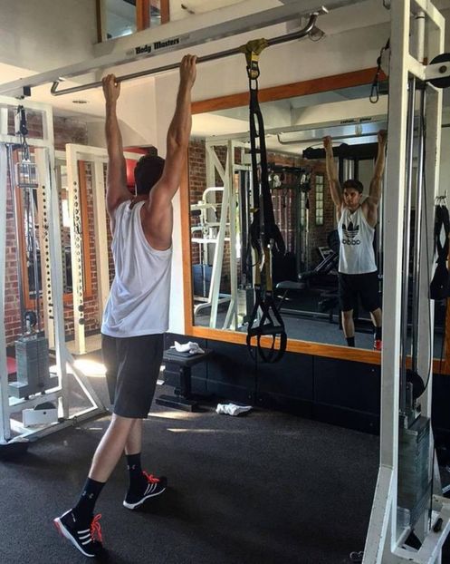 CRO7nGlWsAAYqtA - nathaniel buzolic