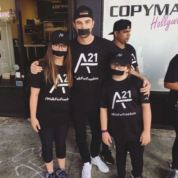 Cu1I3diXgAAYRVl - nathaniel buzolic